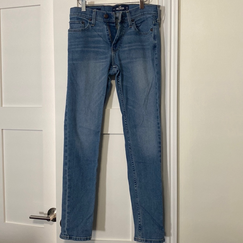 Men’s Hollister Jeans. 28/32. Skinny Fit. Regular Wash. Epic Flex. Like New.
